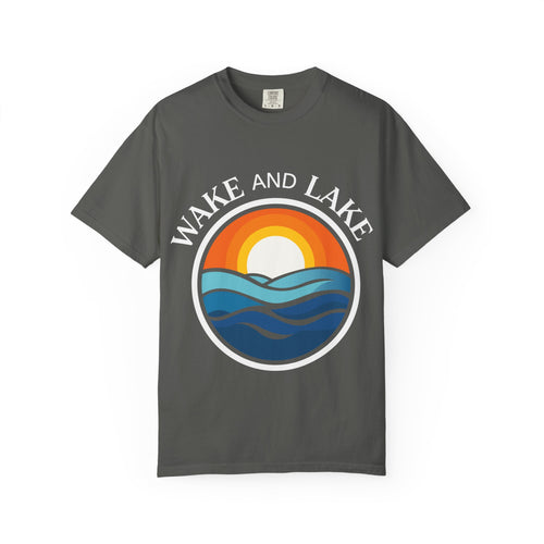 Wake and Lake Circle Crest Arch Tee worn at a lake dock
Lake life t-shirt with arch circle crest logo graphic
Soft unisex summer boating tee with arch design
Wake and Lake branded arch graphic cotton shirt
