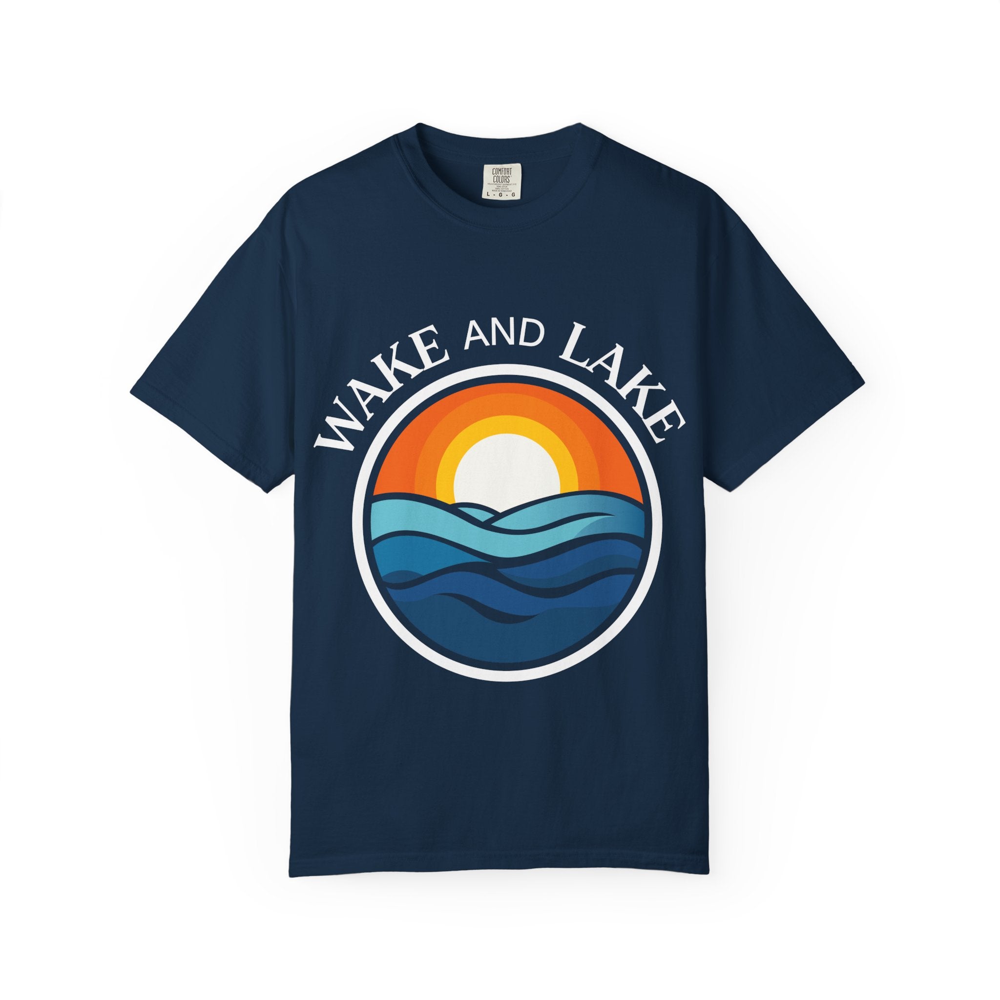 Wake and Lake Circle Crest Arch Tee worn at a lake dock
Lake life t-shirt with arch circle crest logo graphic
Soft unisex summer boating tee with arch design
Wake and Lake branded arch graphic cotton shirt
